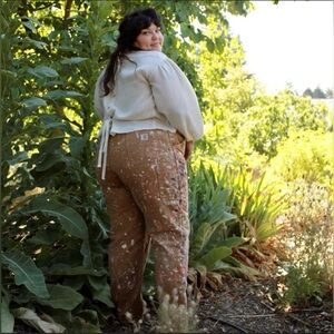 Paint splattered Carhartt pants 46